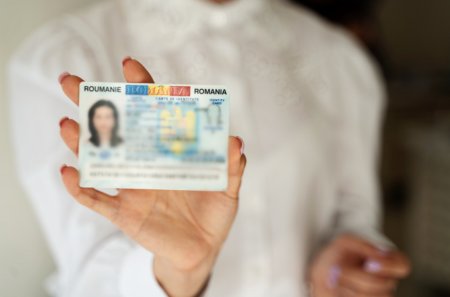 Sute de acte de identitate false facute in Romania pentru rusi, moldoveni si ucraineni