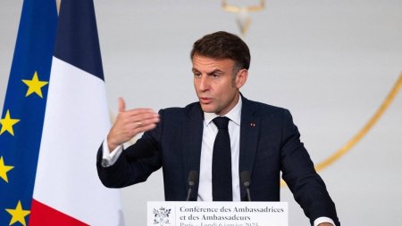 Amenintat cu sfarsitul lui Napoleon, Em<span style='background:#EDF514'>MANUEL</span> Macron ii transmite lui Vladimir Putin ca este un imperialist revizionist