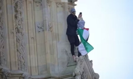 Un barbat a urcat pe <span style='background:#EDF514'>TURNUL</span> Big Ben din Londra fluturand steagul palestinian