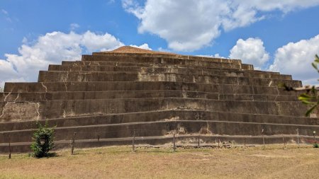 Descoperire uimitoare in El Salvador: Cinci fi<span style='background:#EDF514'>GURIN</span>e cu expresii faciale dramatice au fost gasite pe varful unei piramide