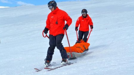 Salvare contracronometru de pe munte: 20 de turisti au ajuns in spital