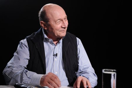 <span style='background:#EDF514'>BASESCU</span>, reactie la sistarea ajutorului american pentru Ucraina. Il numeste pe Trump macelar