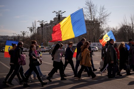 Protest in fata BEC. La <span style='background:#EDF514'>ORA 18</span>:00 incepe sedinta privind candidatura lui Calin Georgescu