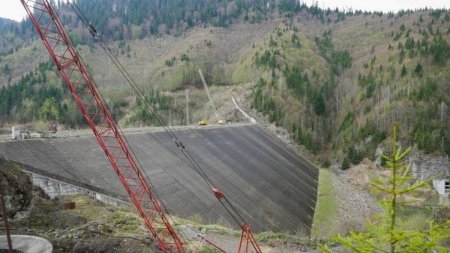 Guvernul da unda verde finalizarii hidrocentralei Rastolita