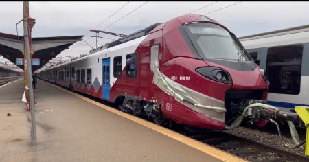 Tren atacat cu pietre in zona Ch<span style='background:#EDF514'>ITIL</span>a. Alstom retrage temporar 4 trenuri intre Brasov si Bucuresti