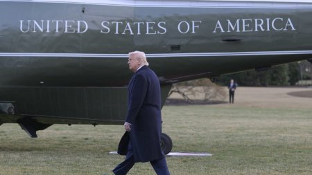 Fortele Aeriene Americane au interceptat un <span style='background:#EDF514'>AVION</span> care zbura intr-o zona restrictionata la Mar-a-Lago, resedinta lui Donald Trump