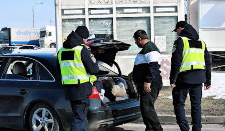 Romania, la doua luni de Schengen: milioane de tigari de <span style='background:#EDF514'>CONTRAB</span>anda si vehicule furate, descoperite de Politia de Frontiera