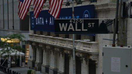 Cum afecteaza planul ambitios al Apple de 500 de miliarde de dolari pentru productia din SUA perspectivele sale de pe Wall Street?