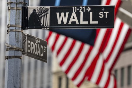 Wall Street, in <span style='background:#EDF514'>CADERE LIBERA</span> dupa incertitudinile economice generate de Trump