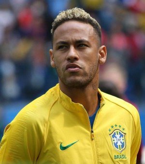 Neymar, criticat pentru ca s-a dus la carnavalul de la Rio, desi este accidentat