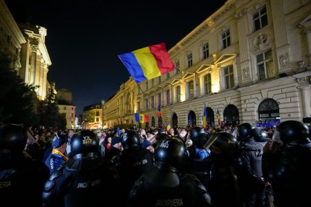 Suspectii in cazul protestelor violente de la BEC, audiati la Parchetul Tribunalului Bucuresti. Trei protestatari au fost <span style='background:#EDF514'>RETINUTI</span>