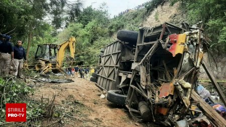 Zeci de morti dupa doua <span style='background:#EDF514'>ACCIDENTE</span> cumplite in Mexic. Victimele participasera la un miting anti-Trump