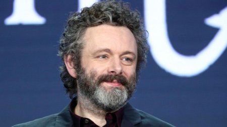 Actorul Michael Sheen si-a cheltuit pro<span style='background:#EDF514'>PRII</span>i bani pentru a sterge 1,3 milioane de dolari din datoriile vecinilor din orasul natal