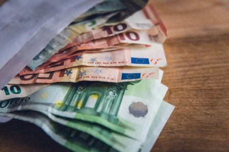 UE a inregistrat anul trecut un excedent comercial de 198,2 miliarde de euro pe relatia cu SUA