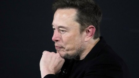 Elon Musk l-a numit tradator pe un senator democrat care sprijina Ucraina