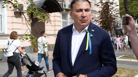 Fostul presedinte al Ge<span style='background:#EDF514'>ORGIE</span>i Mihail Saakasvili a fost condamnat la inca 9 ani de inchisoare pentru deturnare de fonduri