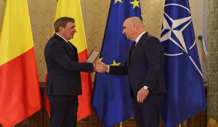 Gheorghe Hagi decorat la Cotroceni de Ilie Bolojan: Am muncit 50 de ani pentru acest moment