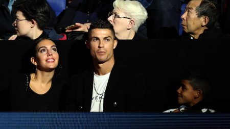 Cristiano Ronaldo si Georgina Rodriguez s-au mutat intr-o <span style='background:#EDF514'>VILA</span> cu adapost blindat si au sporit paza, dupa ce au fost amenintati