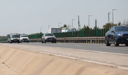 Categoriile de <span style='background:#EDF514'>AUTOVEHICULE</span> care nu au voie sa circule pe autostrada. Ce prevede Codul Rutier in 2025