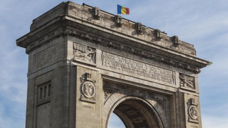 Turistii vor putea vizita din nou Arcul de Triumf din Bucuresti. <span style='background:#EDF514'>MONUMENT</span>ul se redeschide sambata