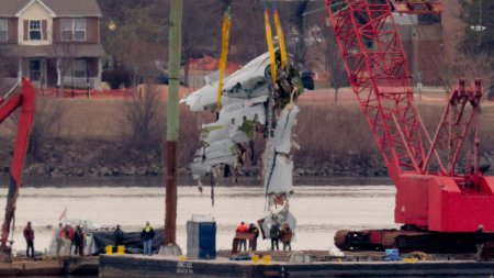 Cum a avut loc tragedia aviatica de la Washington. Organizarea culoarelor de zbor, printre cauze (raport)