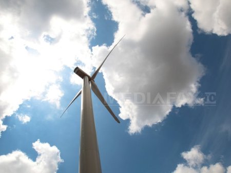 Burduja: BEI investeste 30 milioane de euro in parcul eolian Pestera II din Dobrogea