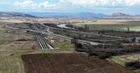 Spectaculosul tunel feroviar din vestul Romaniei, construit pe sub ramasitele unui mare oras preistoric