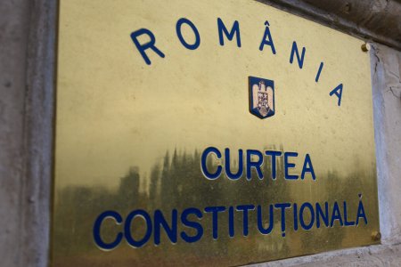 CCR discuta vineri doua contestatii la candidaturile lui Nicusor Dan si Crin Antonescu