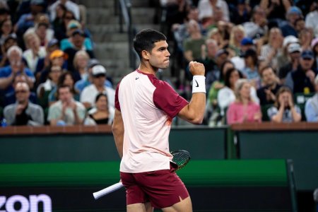 <span style='background:#EDF514'>CARLOS</span> Alcaraz s-a calificat pentru a patra oara la rand in semifinale la Indian Wells + ce mesaj a scris pe camera de luat vederi