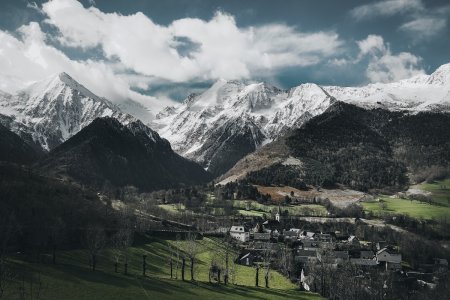 Muntii Pirinei - curiozitati. Unde se afla si ce poti vizita