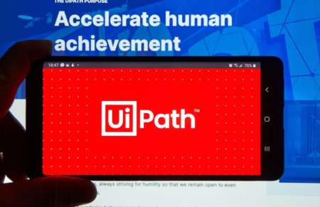 UiPath, companie fondata in Romania, achizitioneaza Peak – companie de AI cu sediul in Manchester, Marea Britanie