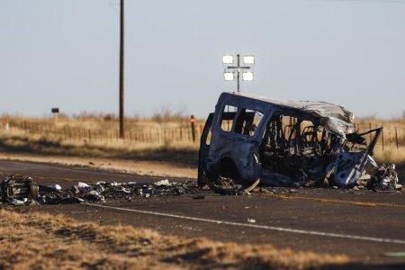 Carambol cu 17 vehicule in Austin, Texas, soldat cu moartea a trei adulti si doi copii