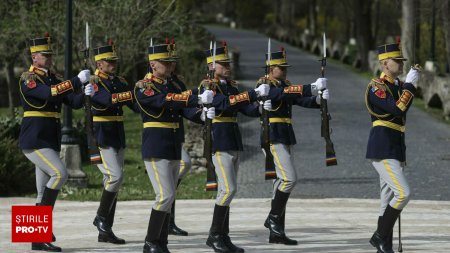 Acces liber la gradinile Palatului Cotroceni, curtea interioara si biserica. Militari Batalionului de Garda vor fi prezenti