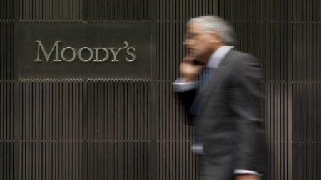 Moody's coboara perspectiva Romaniei la 