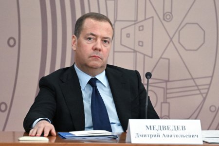 Ore de cumpana la Kursk. Medvedev ameninta cu distru<span style='background:#EDF514'>GERE</span>a totala