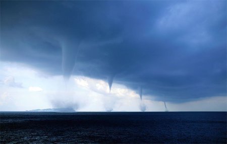 Tornadele ameninta sudul SUA dupa furtuni violente, vanturi puternice si incendii devastatoare