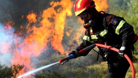 Trafic blocat pe A1. Masina in flacari si incendiu de vegetatie la Saliste