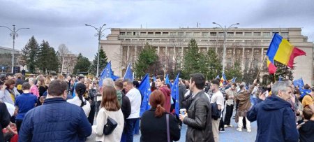 Sustinatori ai lui Calin Georgescu, identi<span style='background:#EDF514'>FICAT</span>i in apropierea manifestatiei Pro-Europa