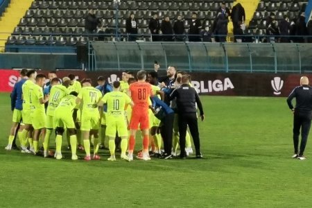 5 lucruri care nu s-au vazut la Farul - Poli Iasi 0-0 » Centralul <span style='background:#EDF514'>VIOREL</span> Flueran catre arbitrul din camera VAR: Si acum eu ce sa fac, Sorine?