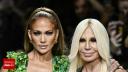 Jennifer Lopez, mesaj emotionant pentru <span style='background:#EDF514'>DONATELLA VERSACE</span>, care renunta la functia de director creativ al brandului de lux