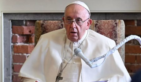 Papa Francisc ramane internat. Starea sa s-a ameliorat, dar tratamentul continua