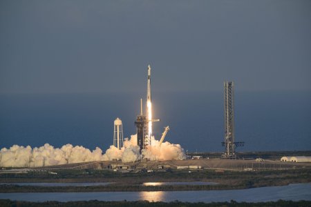 O <span style='background:#EDF514'>CAPSULA</span> SpaceX a ajuns duminica la Statia Spatiala Internationala