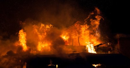 Mai multe persoane au fost retinute dupa incendiul devastator de la clubul din Macedonia de Nord. 51 de oameni au murit si peste 100 au fost ranite