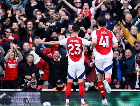 Arsenal pune capat seriei negative din campionat. Tottenham mai pierde un derby