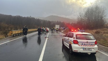 Un TIR a spulberat doua masini pe DN1, in judetul Brasov. Doua femei au murit pe loc