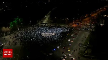 Moment emotionant la <span style='background:#EDF514'>MITING</span>ul pro-Europa din Bucuresti de sambata seara. Zeci de mii de romani au intonat Oda Bucuriei