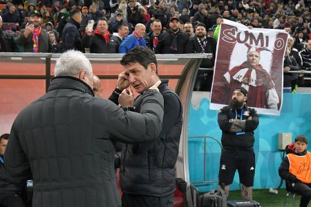 Galeria FCSB l-a imbracat pe Sumudica in bufon! Jigniri si mesaje batjocoritoare: antrenorul s-a plans la arbitru