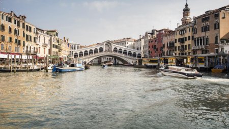 VIDEO. Indignare la Venetia dupa ce un turist a traversat Canal Grande pentru a castiga o competitie de orientare