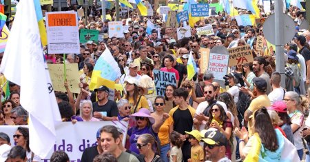 In tara in care multi romani lucreaza si merg in vacanta, sunt proteste impotriva turistilor: Am scuipat in berea voastra. Noroc