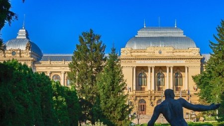 Scandal la Facultatea de Litere din Iasi: Zeci de plangeri impotriva unei profesoare au fost ignorate